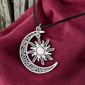 🆕️Celestial Sun & Moon Necklace | Boho Chic Silver Trendy Charm Pendant 🌙☀️